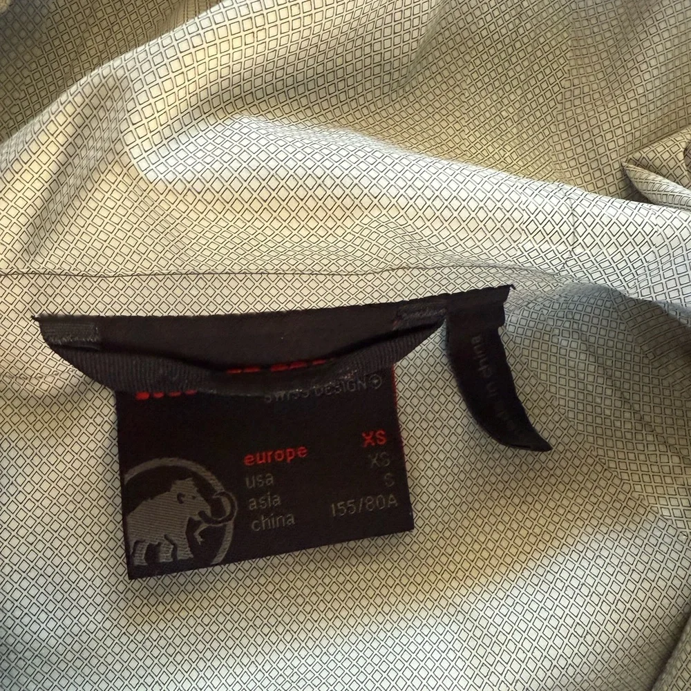 Mammut women’s  Gray Hooded rain Jacket - Picture 5 of 6